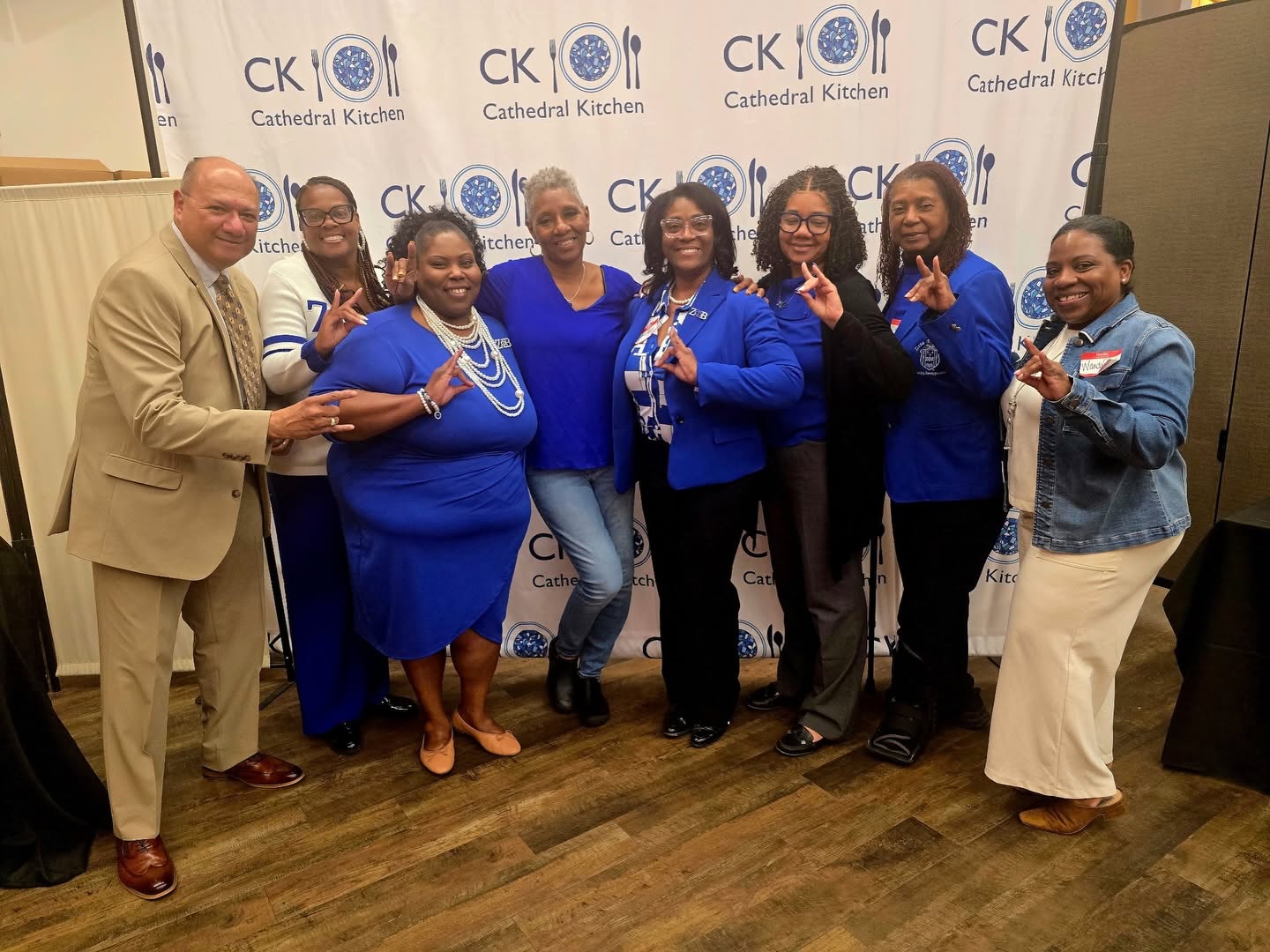 Gamma Nu Zeta sorors volunteering at Cathedral Kitchen