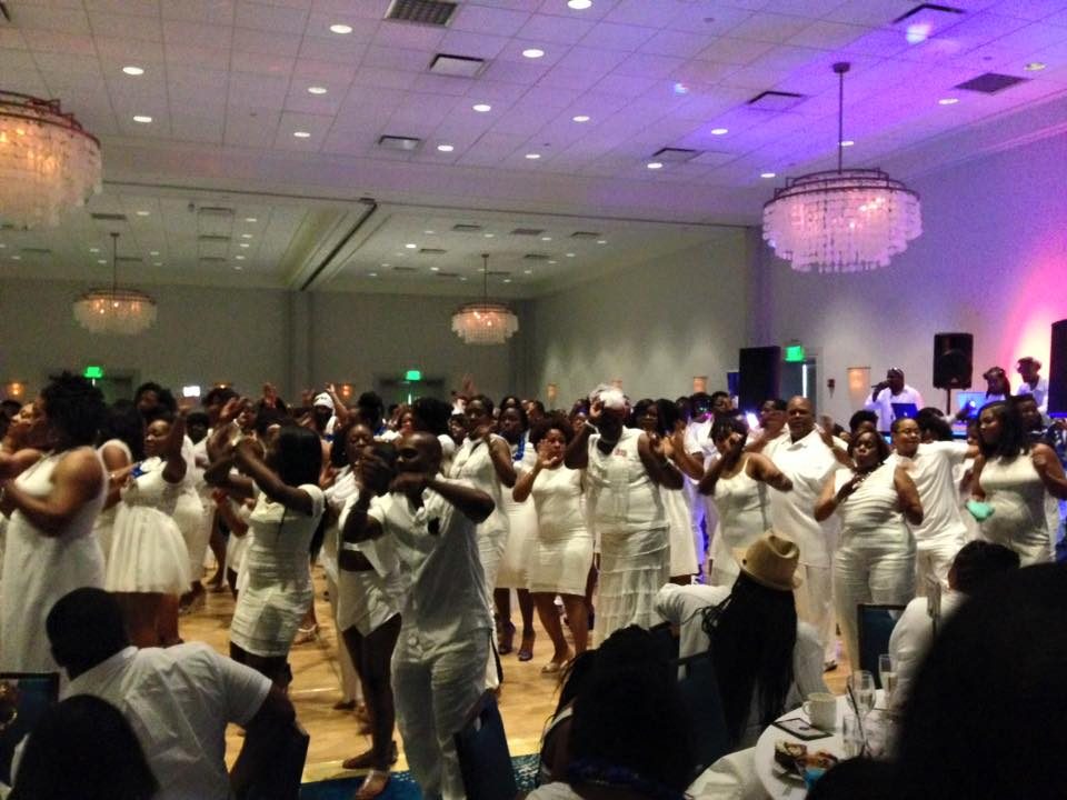 Celebrating OMZ All-White, 2015 — photograph 18